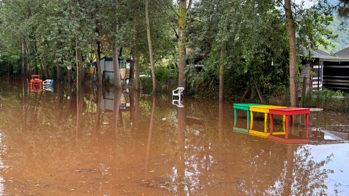 Sağanak, Bartın-Kastamonu Yolunun Tek Şeridini Kapadı