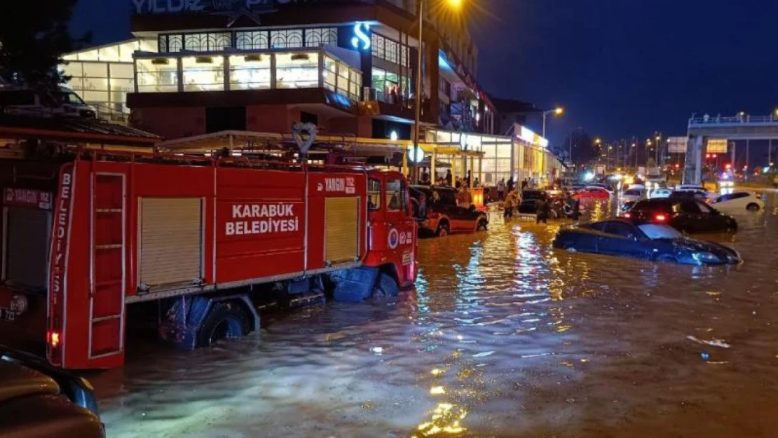 Sağanak Hayatı Felç Etti