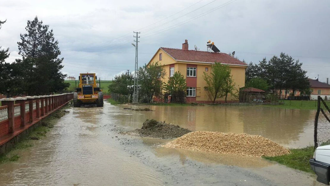 Sağanak yağış ve sel Devrekani'yi olumsuz etkiledi