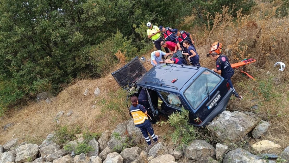 Şarampole uçan otomobildeki 2 kişi yaralandı