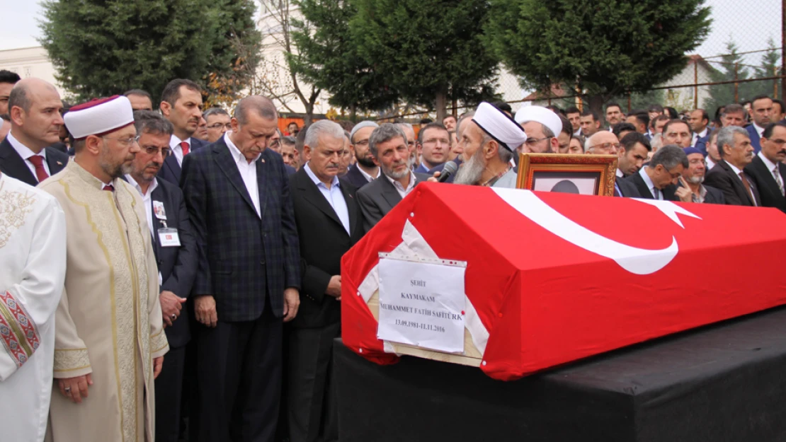 Şehit Kaymakam toprağa verildi