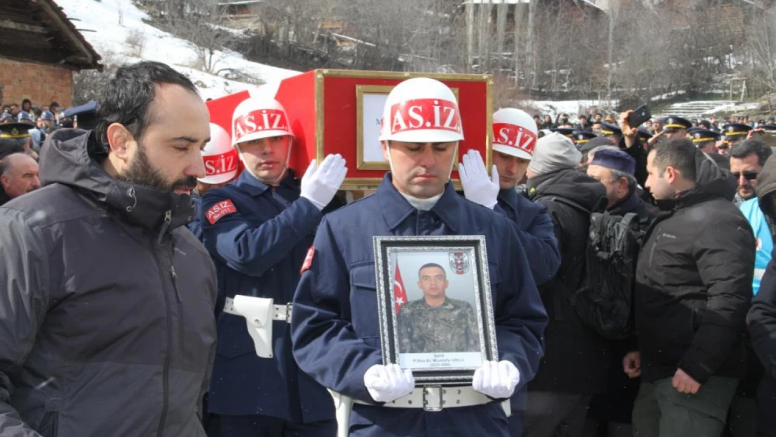 Şehit Oğlunu Son Yolculuğuna Uğurlayan Baba: 'Asker Oğlum Vatana Helal Olsun'