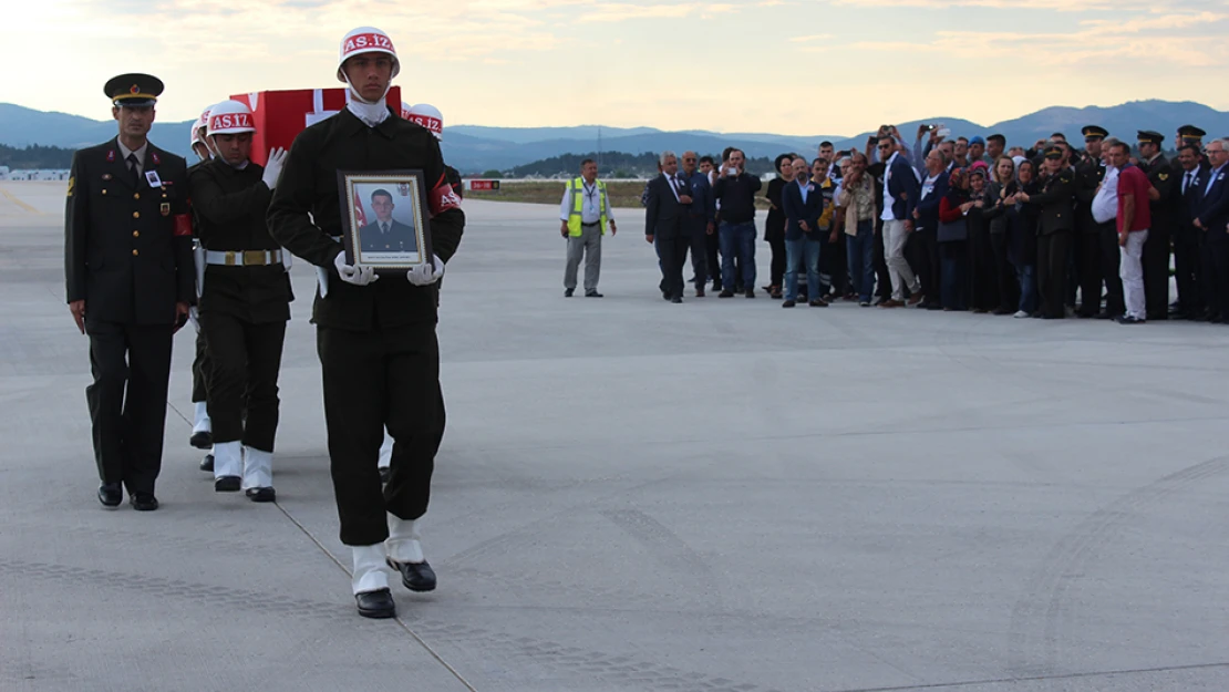 Şehit Ömer'i binlerce kişi karşıladı