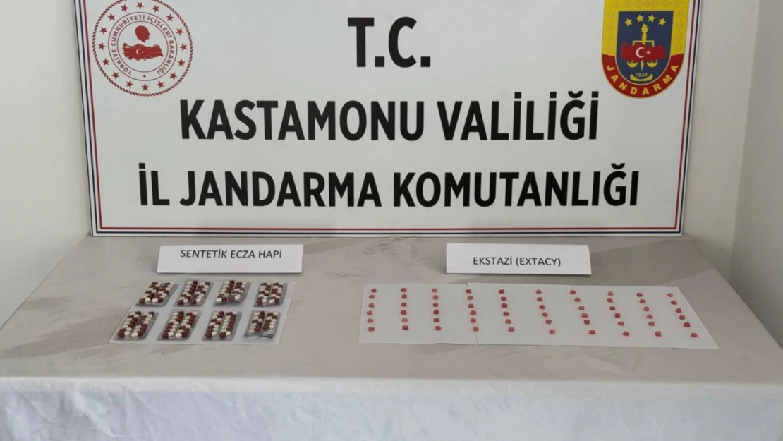 Sentetik Ecza Hapı Ve Extacy Ele Geçirildi