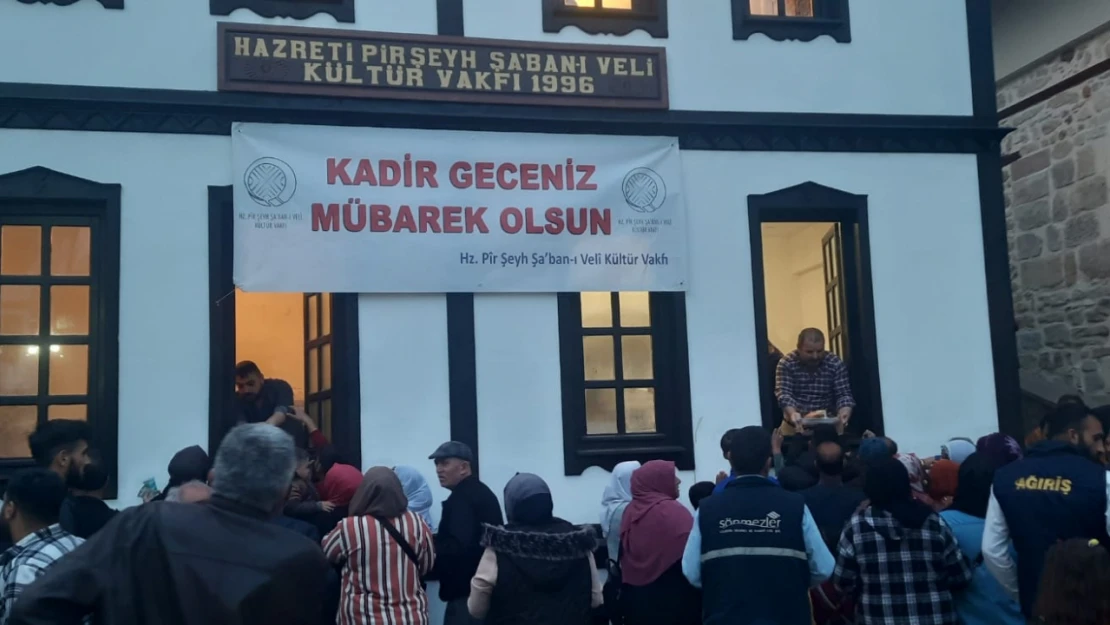 Şeyh Şaban-ı Veli Camii'nde Kadir Gecesi yoğunluğu