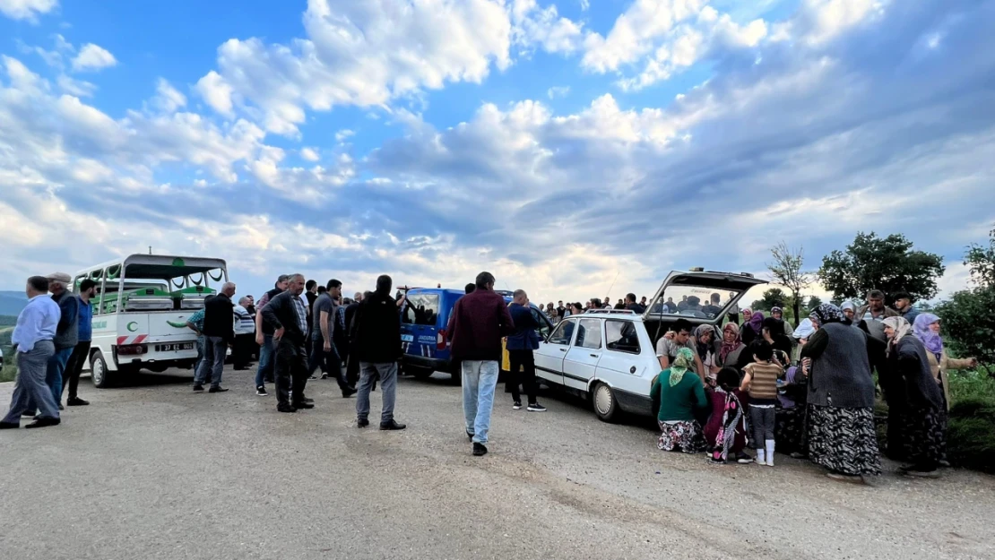 Sığındıkları kulübeye yıldırım düştü, yaralı ve ölüler var