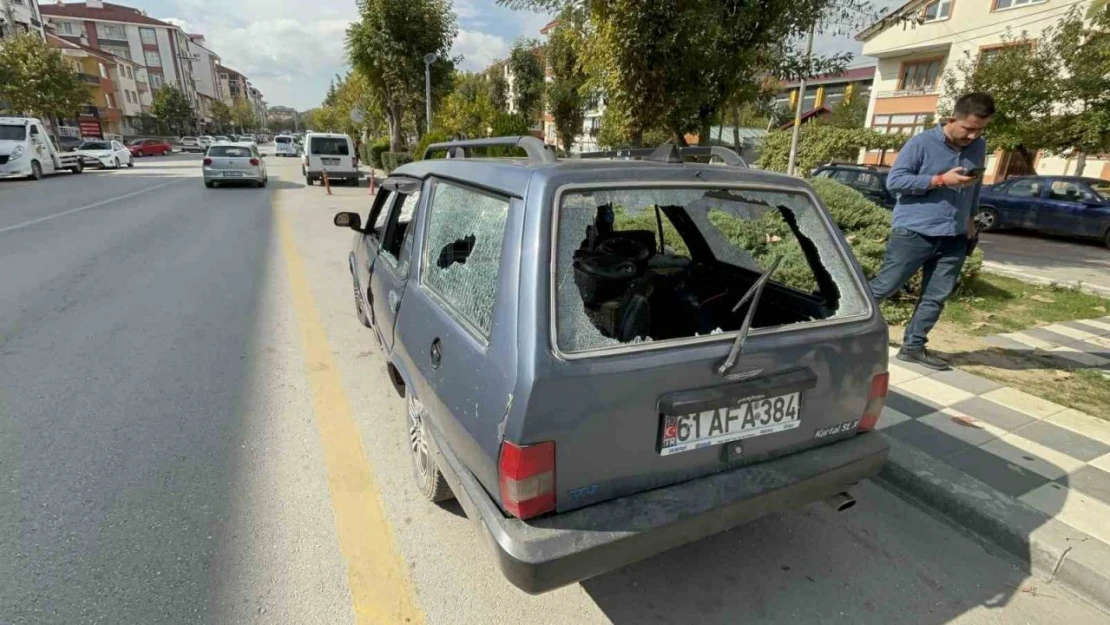 Sinir Krizi Geçirdi, Otomobilini Hurdaya Çevirdi