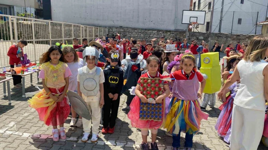 Atık Malzemeler Öğrencilerin Elinde Sanata Dönüştü
