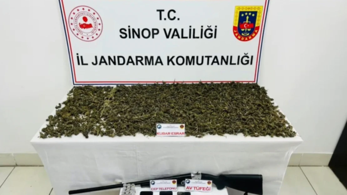 Sinop'ta Bin 689 Gram Kubar Esrar Maddesi Ele Geçirildi