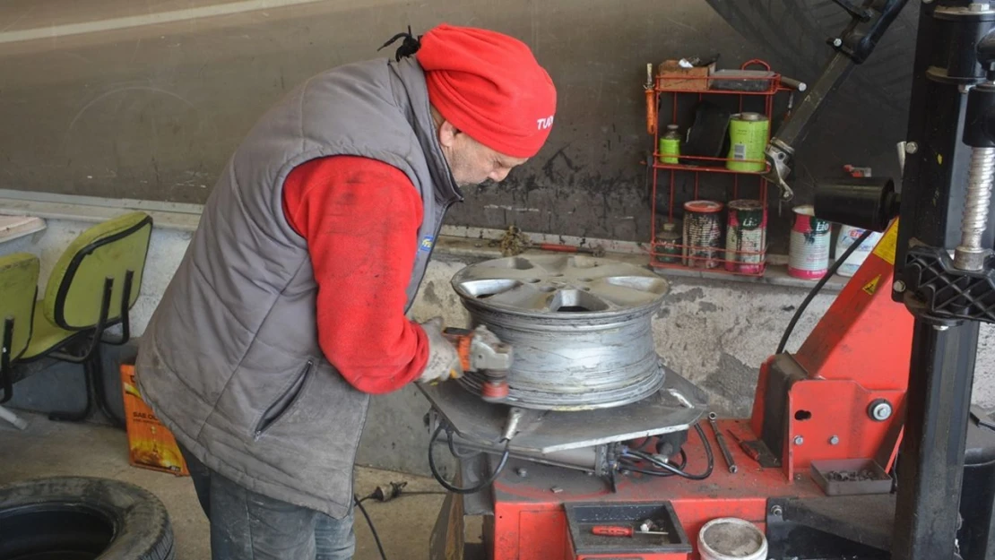 Sinop'ta Kış Lastiği Mesaisi