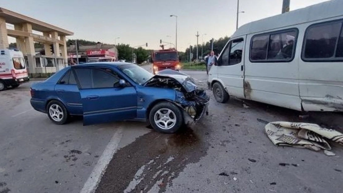 Sinop'ta Trafik Kazası: 2 Yaralı