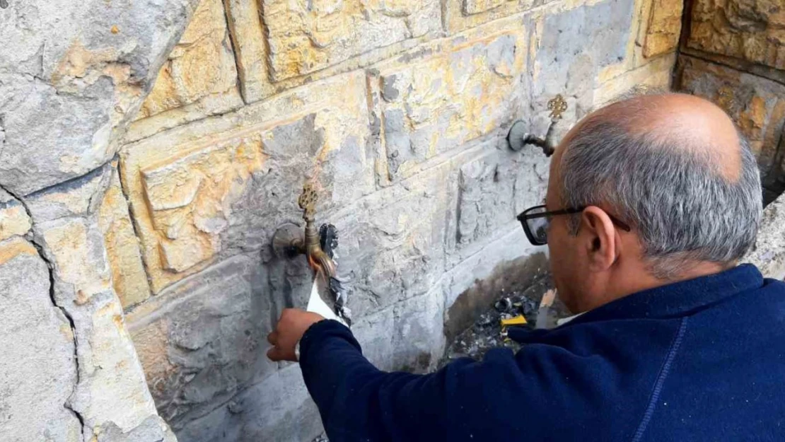 Soğuk Hava Çeşmeleri Dondurdu