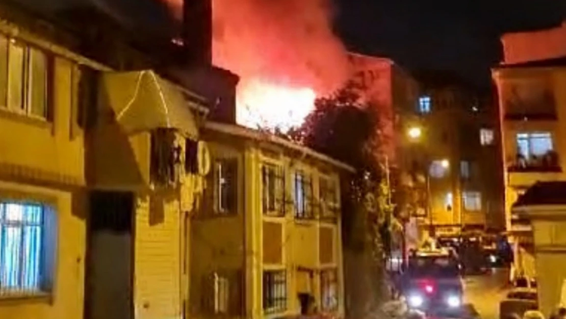 Evi ateşe verip sosyal medyadan canlı yayın yaptı!