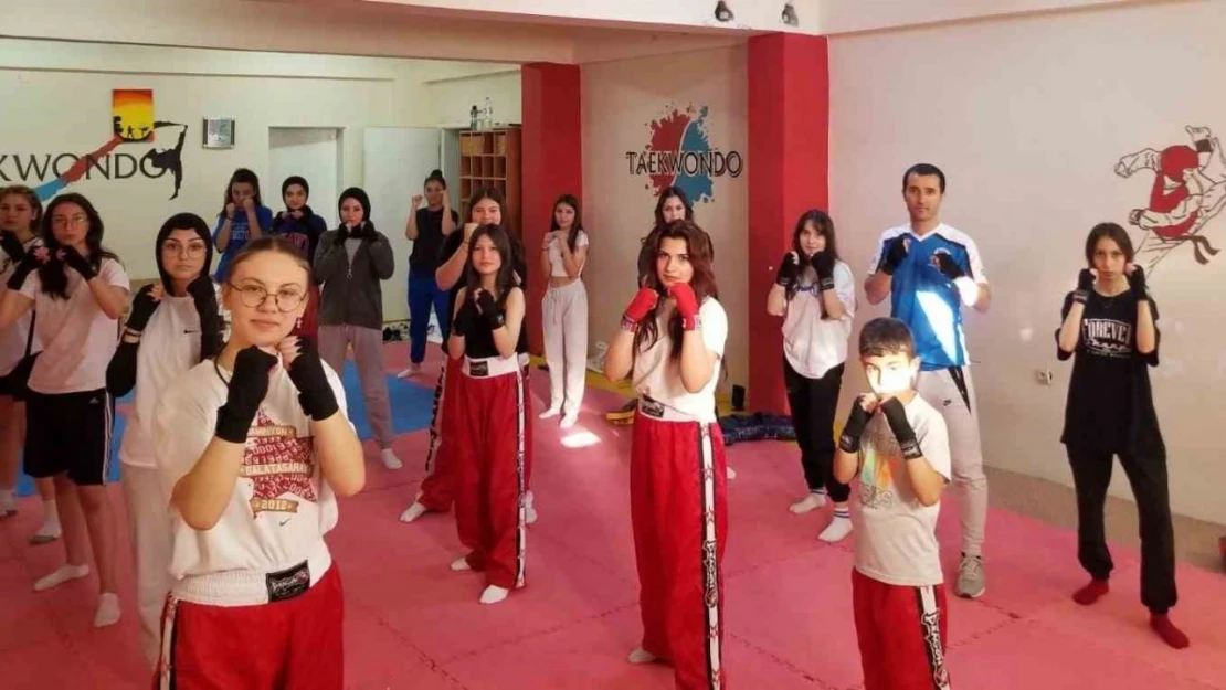 Sungurlu'da Kick Boks Şampiyonları Yetiştiriliyor