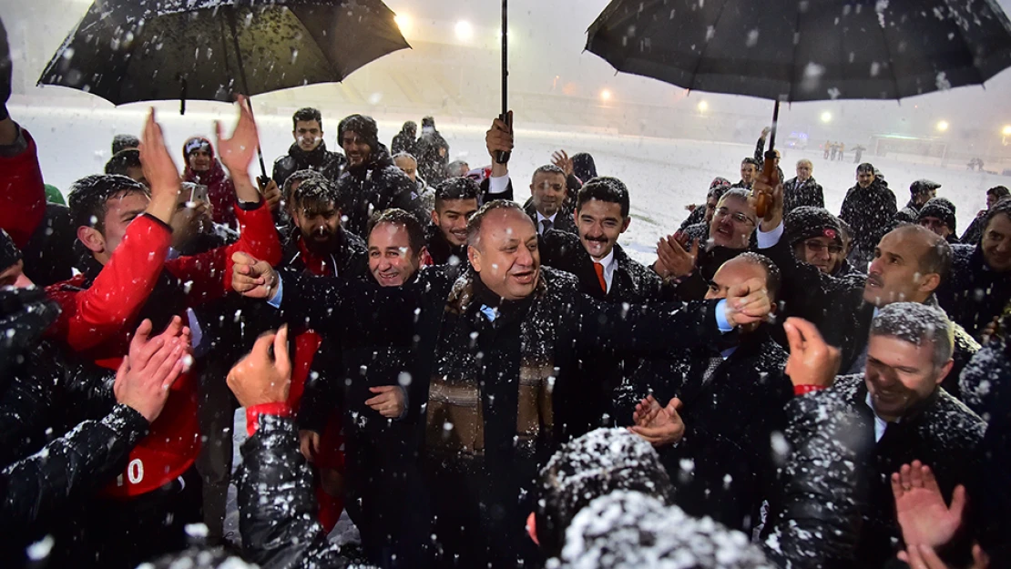 'Tarihe geçecek bir başarıya imza attık'