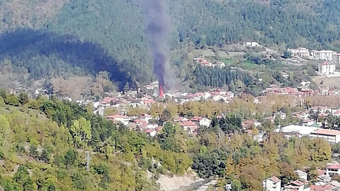 Tarihi Camide Yangın Çıktı