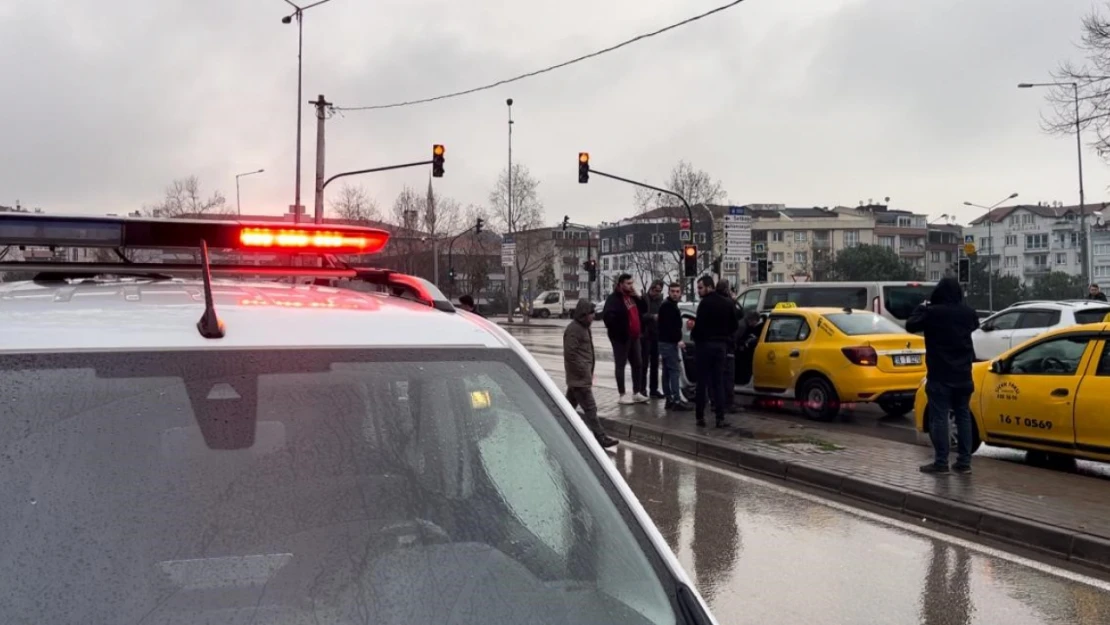 Taksi Şoförünü Boynundan Bıçakladı!