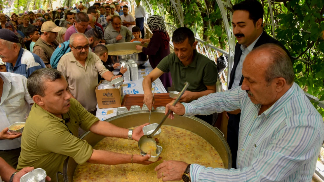 Taşköprü Belediyesi Aşure İkram Etti