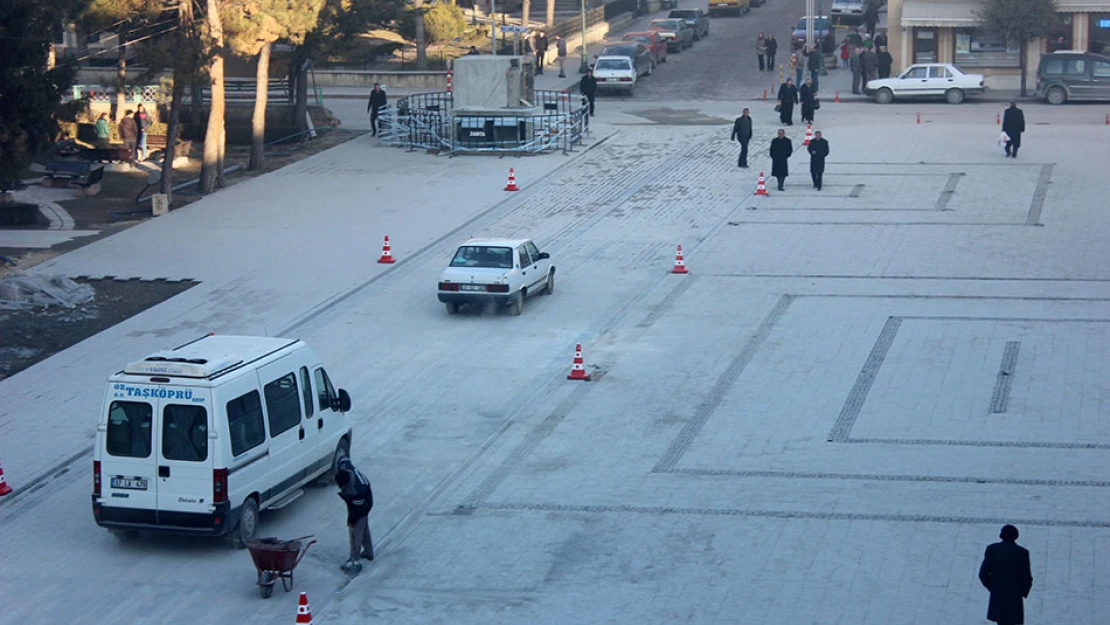 Taşköprü Cumhuriyet Meydanı trafiğe açıldı