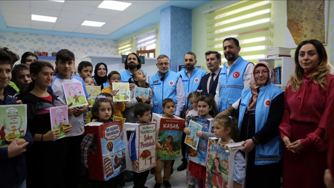 TDV'nin 'Hediyem Kitap Olsun' Kampanyasıyla 469 Kütüphaneye Destek