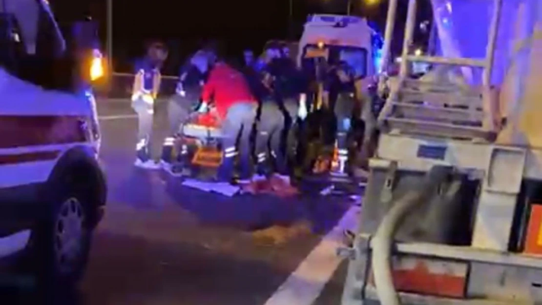 Arıza Nedeniyle Araçtan İnen 2 Kişiye Tır Çarptı