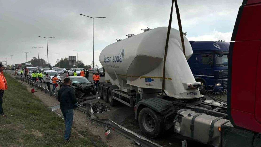 Tanker Karşı Şeride Geçti: 2 Yaralı