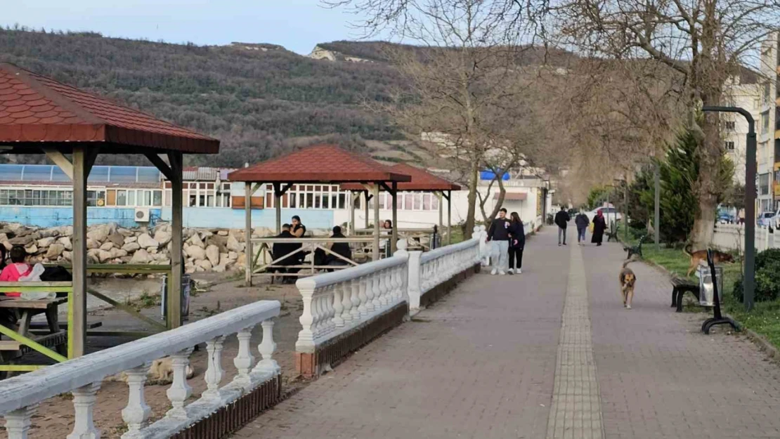 Kastamonu Cide'de Yazdan Kalma Hava Sahillere Döktü