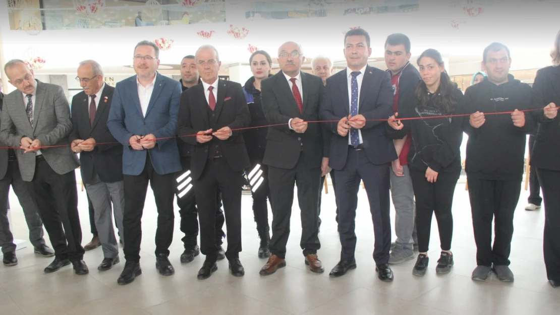 Toplumla Kucaklaştıran Serginin Açılışı Yapıldı