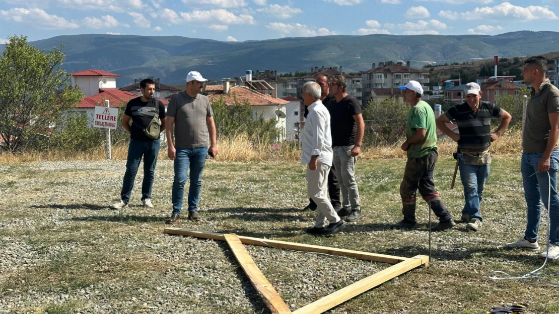 Tosya Belediyesi, İlçedeki Ortaokula Saha Yapıyor