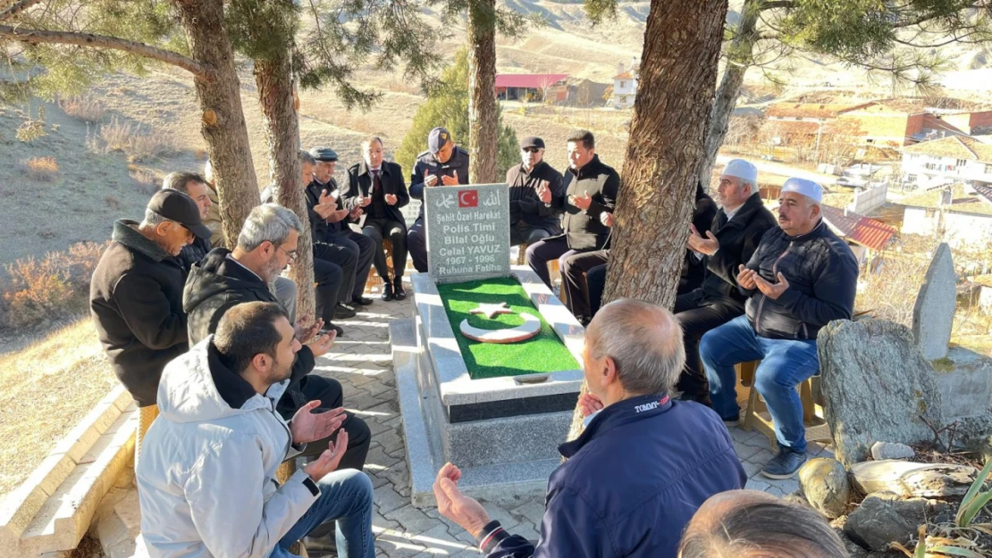 Tosya'da, Şehit Celal Yavuz Kabri Başında Anıldı