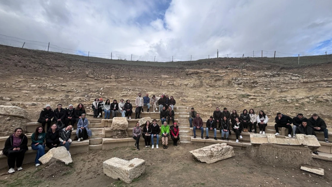 Turizm Fakültesi Öğrencileri Taşköprü'de 