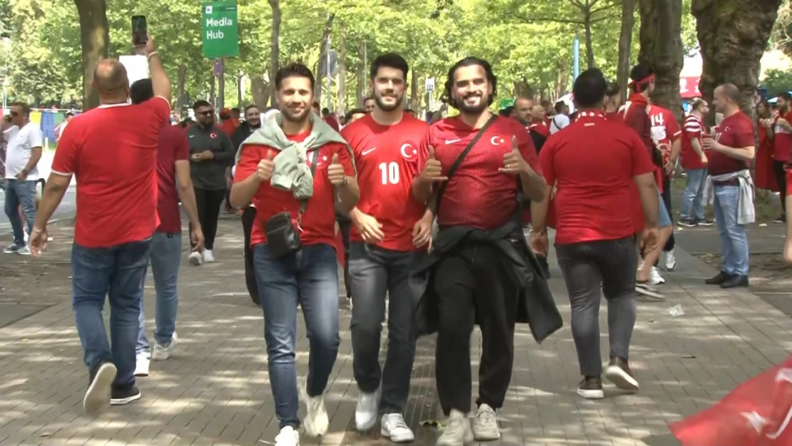 Türk Taraftarlardan Millilere Yoğun Destek