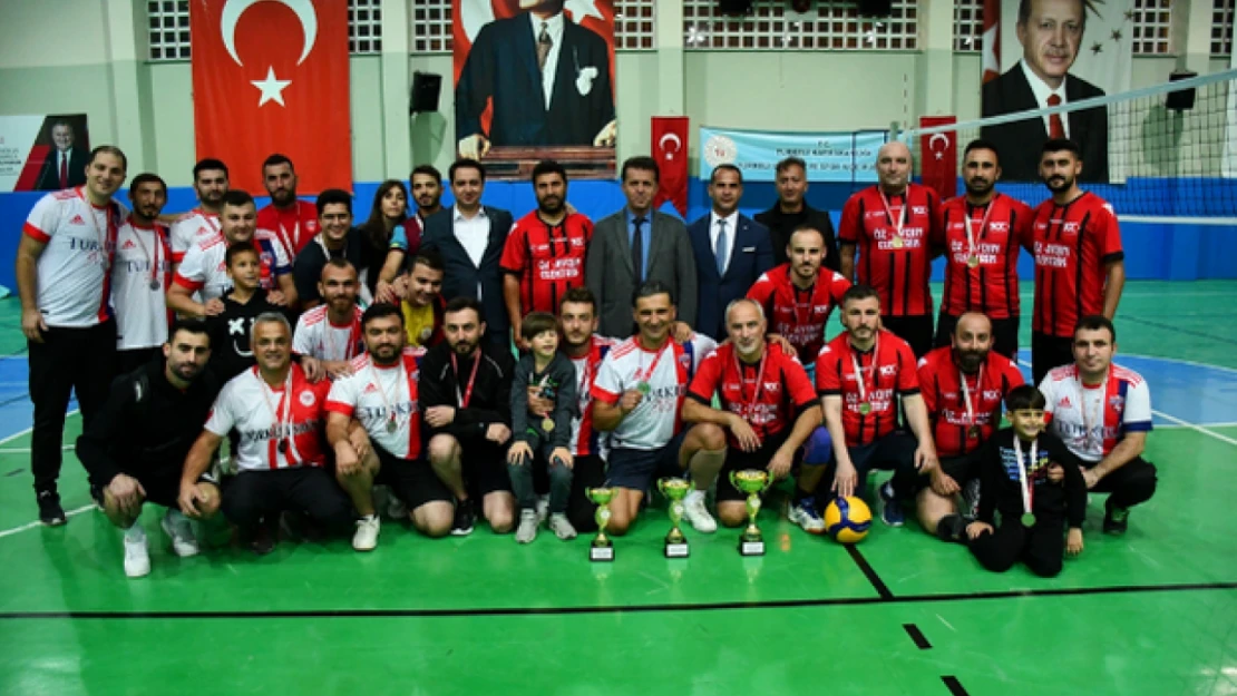 Türkeli'de Kurumlar Arası Voleybol Turnuvası Sona Erdi