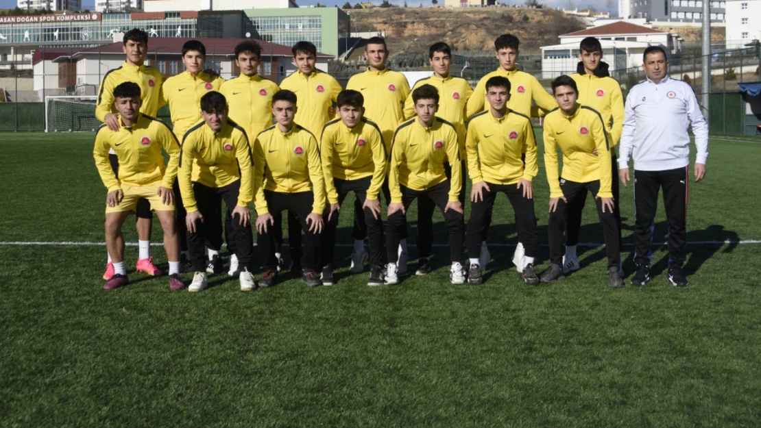 U-18'de Şampiyon Özel İdare