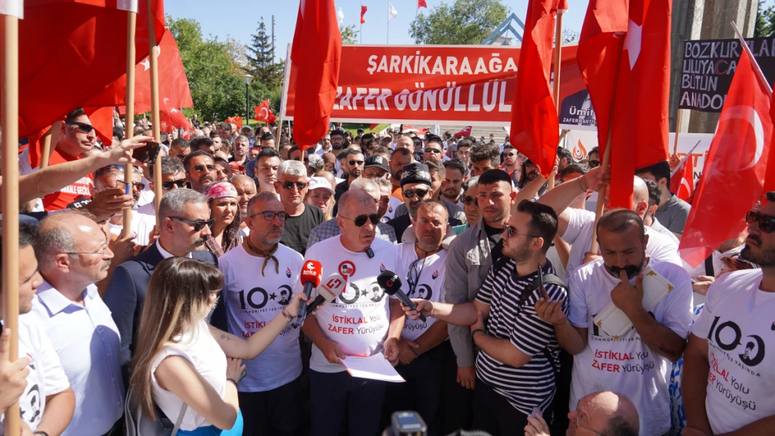 Ümit Özdağ, İstiklal Yolu Yürüyüşü'nü tamamladı