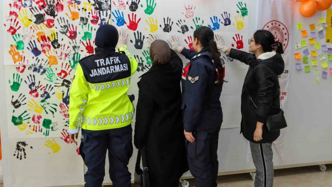 Üniversite Öğrencilerine KADES Uygulaması Tanıtıldı