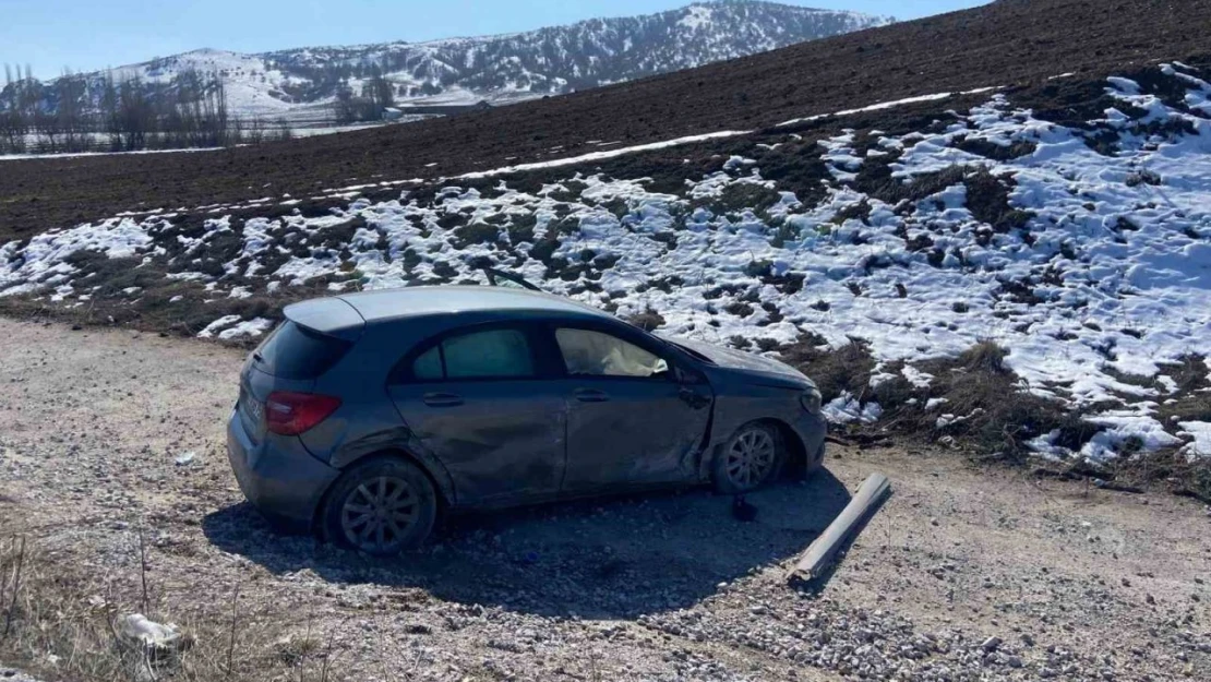 Virajı Alamayan Otomobil Tarlaya Uçtu: 1 Yaralı