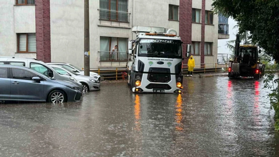 Yağış Nedeniyle Mazgal Tıkandı, Ekipler Çalışma Yaptı