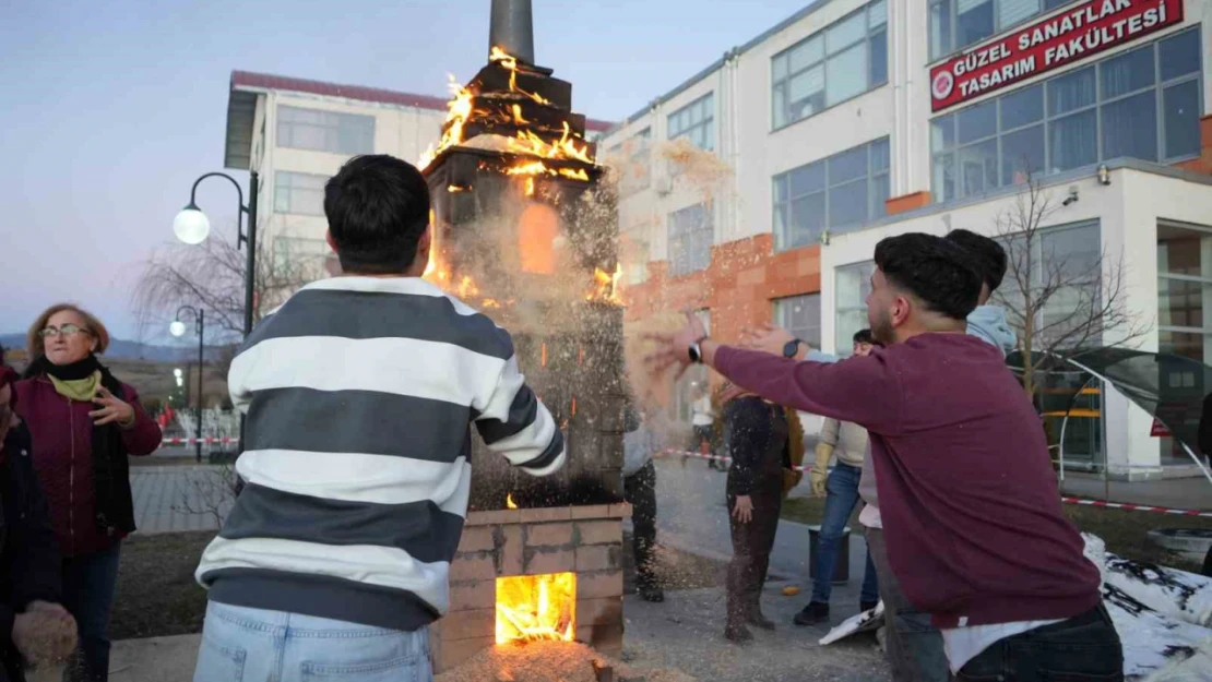 O Kulenin Heykelini Yaptılar