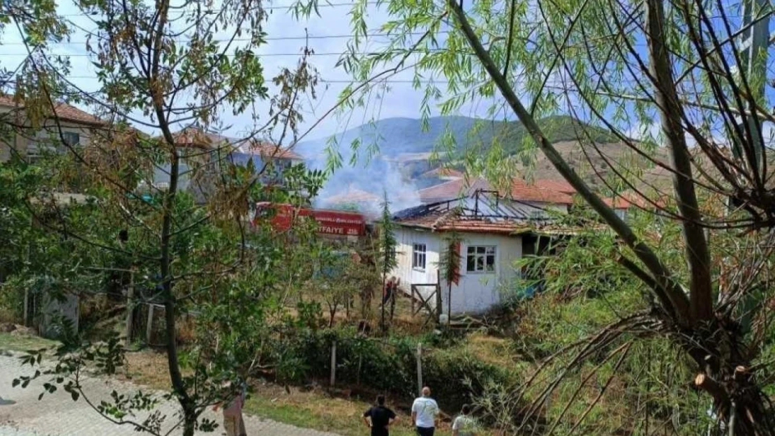 Yarımsöğüt Köyünde Bir Ev Alevlere Teslim Oldu