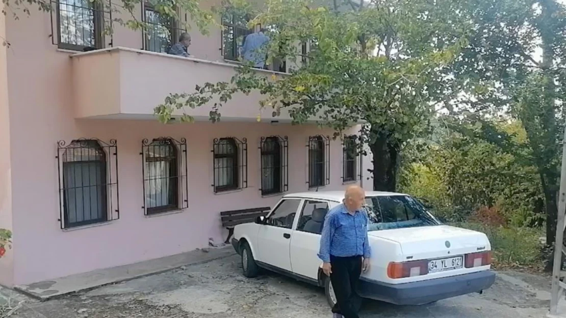 Yaşlı Çiftin Evi Taşlandı Otomobili Kundaklandı