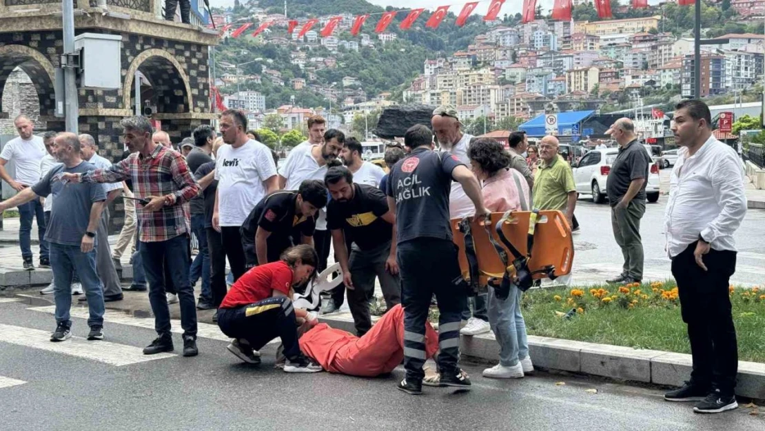 Yaya Geçidinden Geçen Kadına Otomobil Çarptı