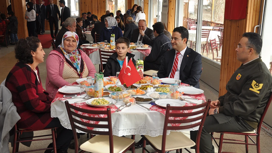 Yetim ve öksüz çocuklar için bir araya geldiler