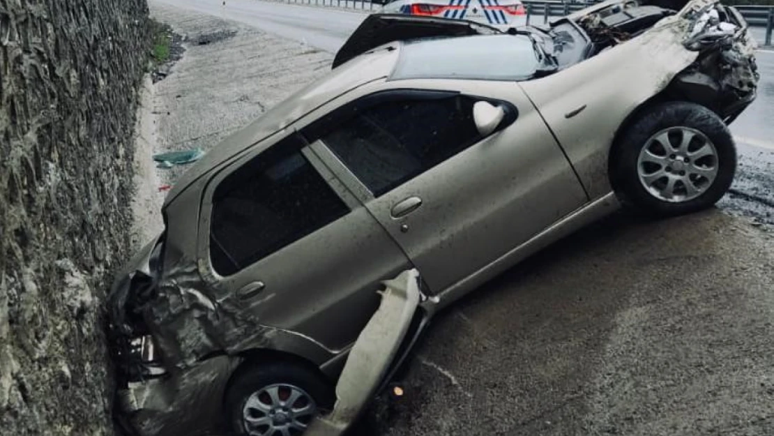 Yoğun Yağış Nedeniyle Trafik Kazası: 2 Yaralı