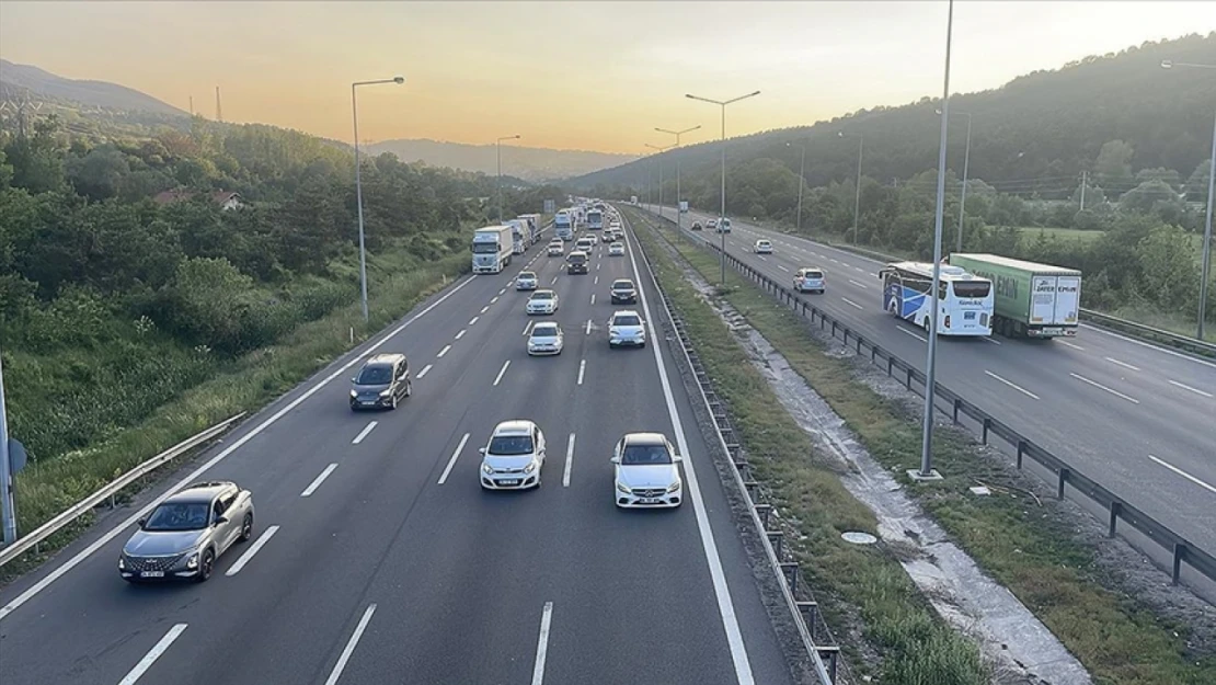 Yollarda Bayram Tatili Yoğunluğu Başladı