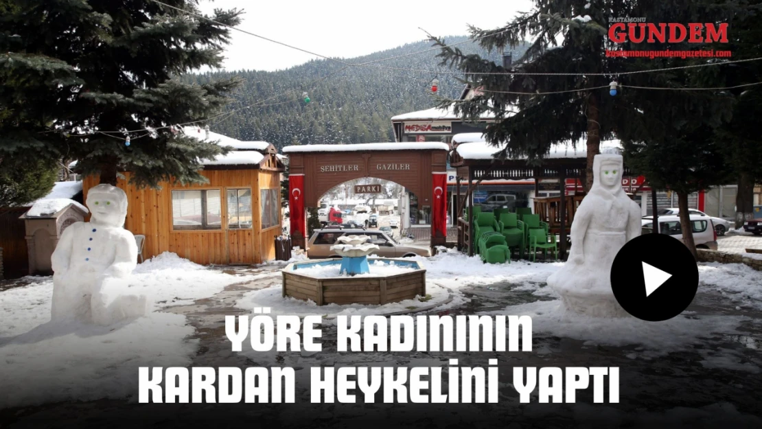 Yöre Kadınının Kardan Heykelini Yaptı
