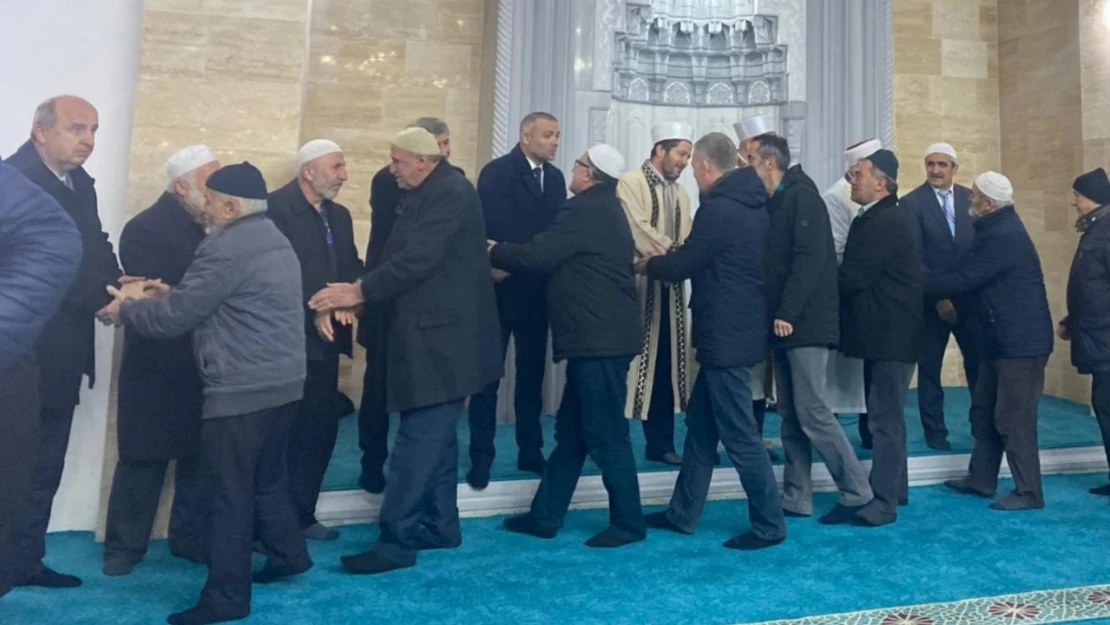 Yunus Emre Camii Yeni Yüzüyle İbadete Açıldı