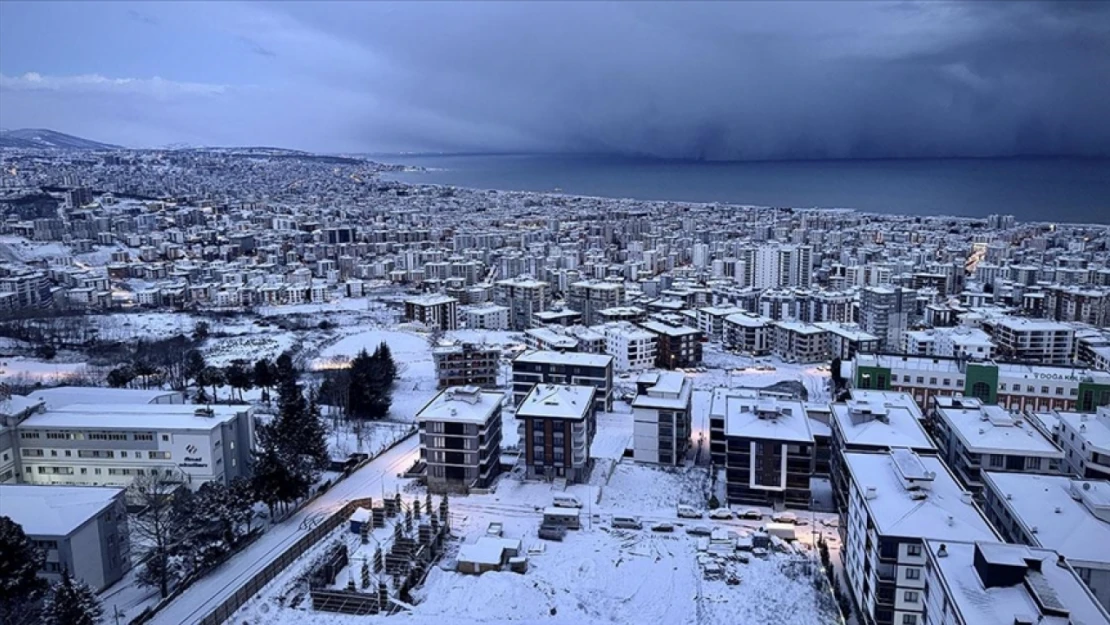 Yurdun Çeşitli Bölgelerinde Kar Yağışı Etkisini Sürdürüyor