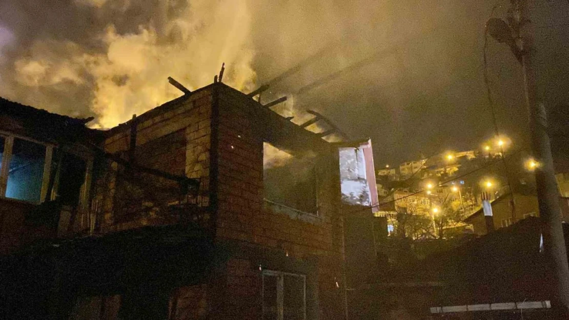 Zonguldak'ta Yangın: 1 Ev Kullanılamaz Hale Geldi