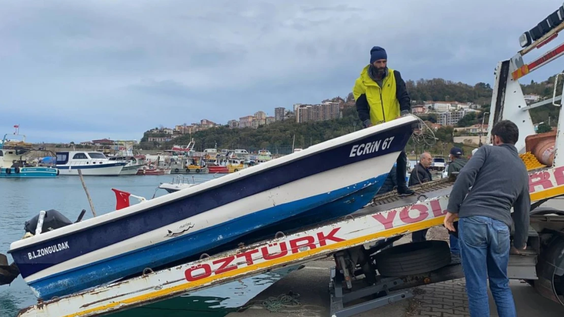 Zonguldak'ta Tekneler Karaya Çekildi